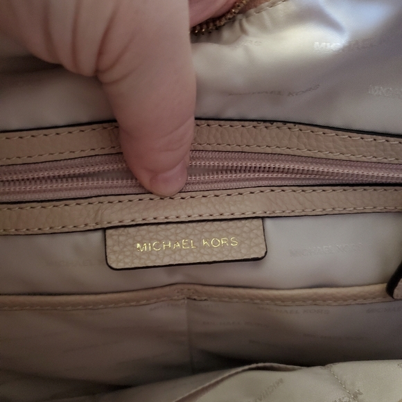 EUC MICHAEL KORS SHOULDER BAG - Picture 6 of 7